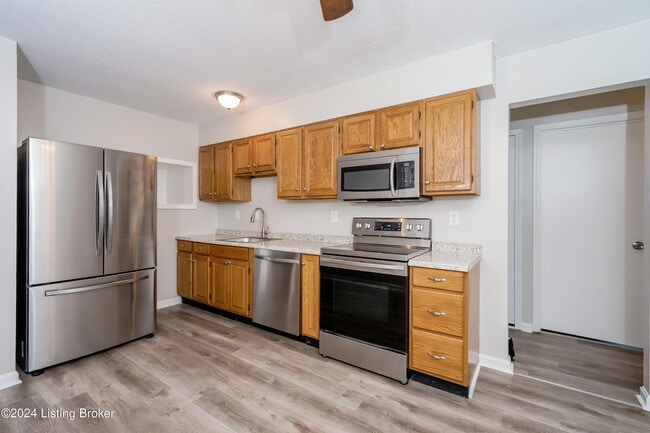 Building Photo - 5911 Carmelwood Cir