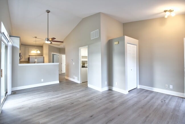 Building Photo - 13905 S Oakdale Ct