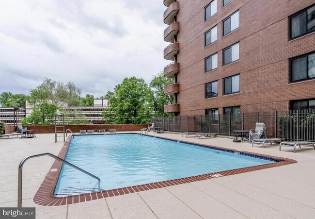 Building Photo - 4550 N Park Ave