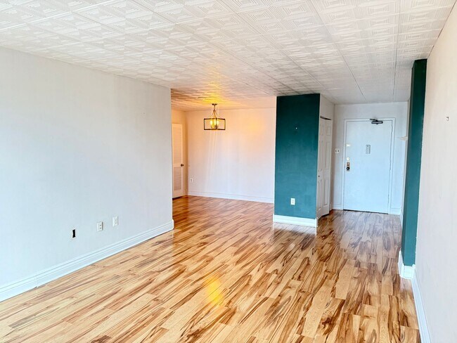 Primary Photo - Spacious Condo—Utilities and Parking Inclu...