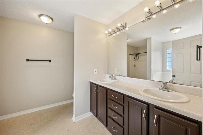 Building Photo - 1922 Coral St