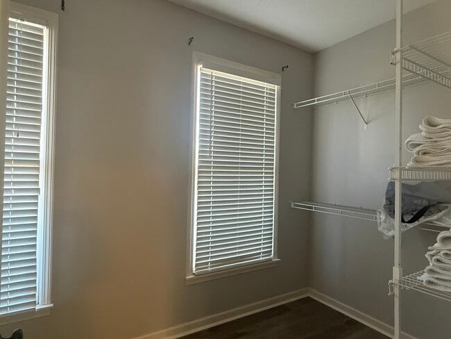 Building Photo - 481 Glenogle Ln