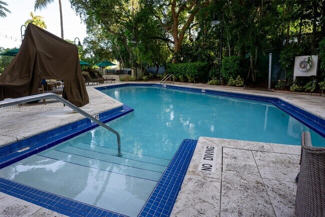 Building Photo - 2951 S Bayshore Dr