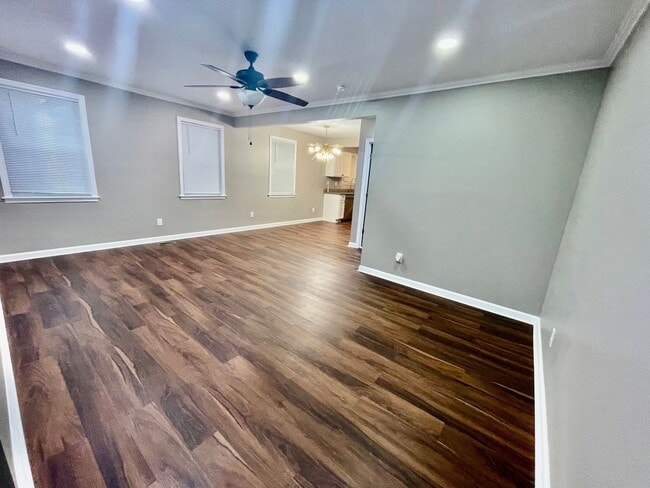 Building Photo - Welcome to this stunning 3-bedroom, 2-bath...