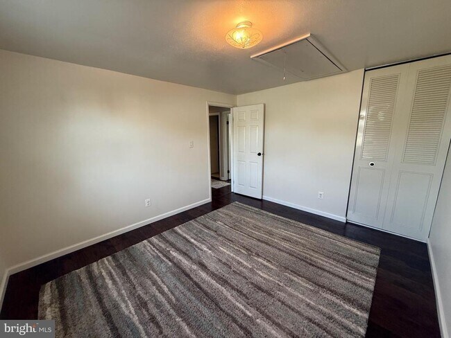 Building Photo - 5079 Macnamara Dr