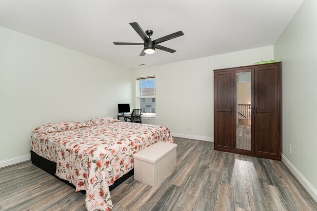 Building Photo - Beautiful 4/3 in High Point