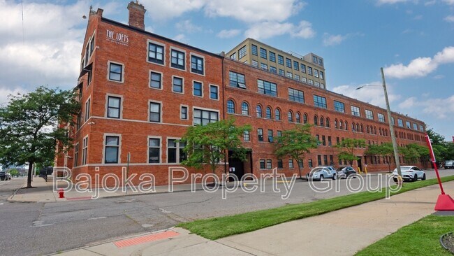 Building Photo - 6533 E Jefferson Ave