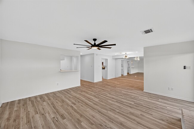 Building Photo - 14734 Perthshire Rd