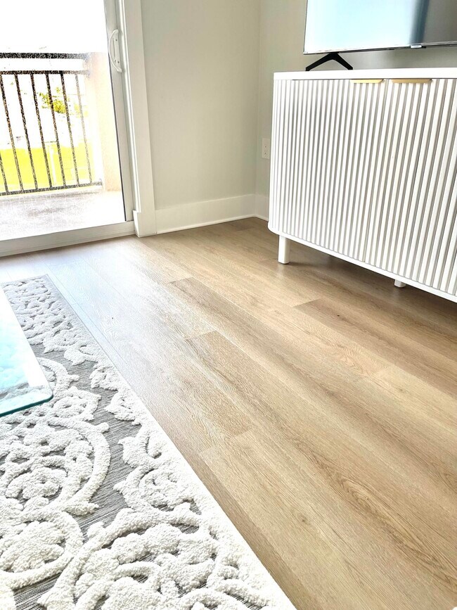 Building Photo - 616 Clearwater Park Rd