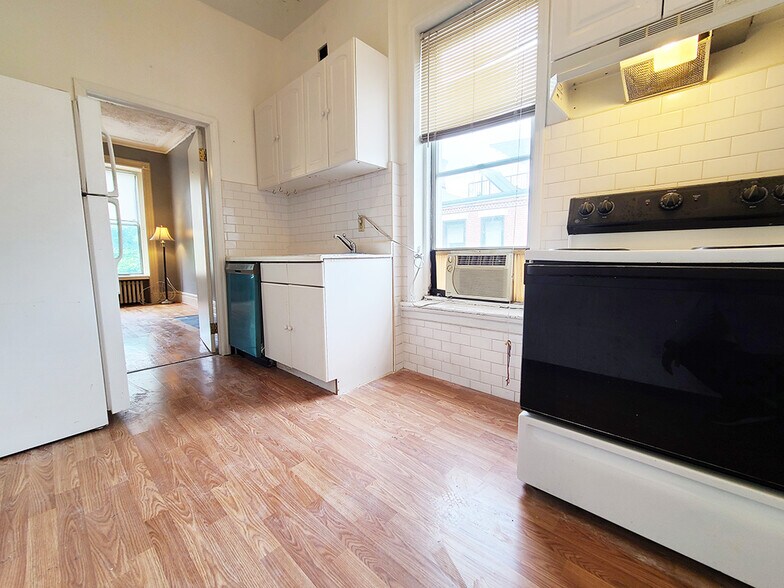 Building Photo - 342 W 122nd St