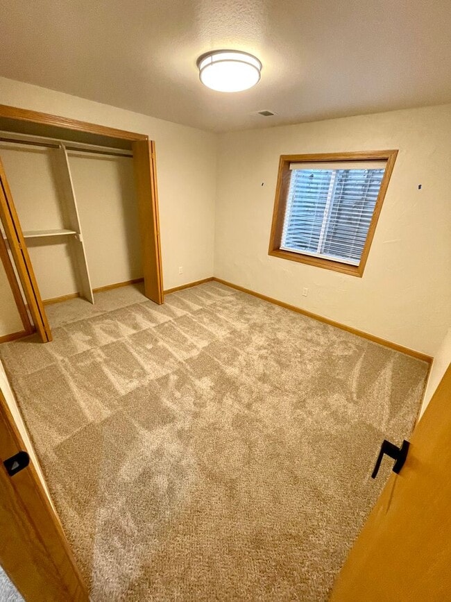 Building Photo - 201 Manor Ct