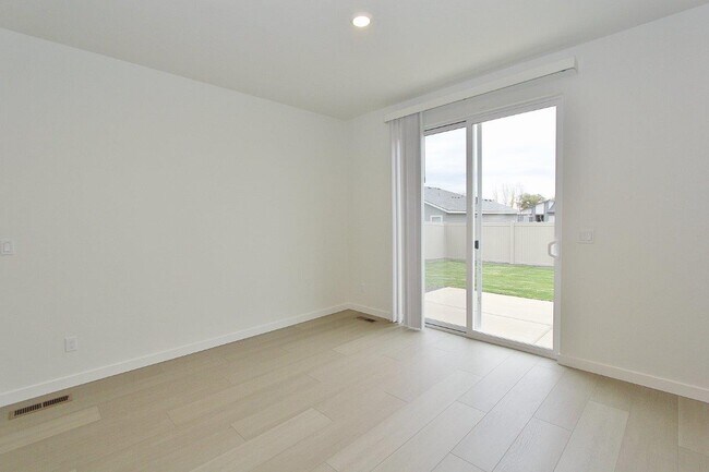 Building Photo - 11138 Overhang St