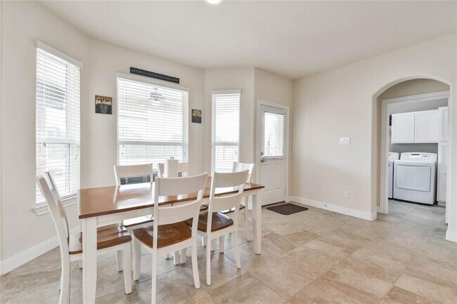 Building Photo - 1236 Laurel Lp