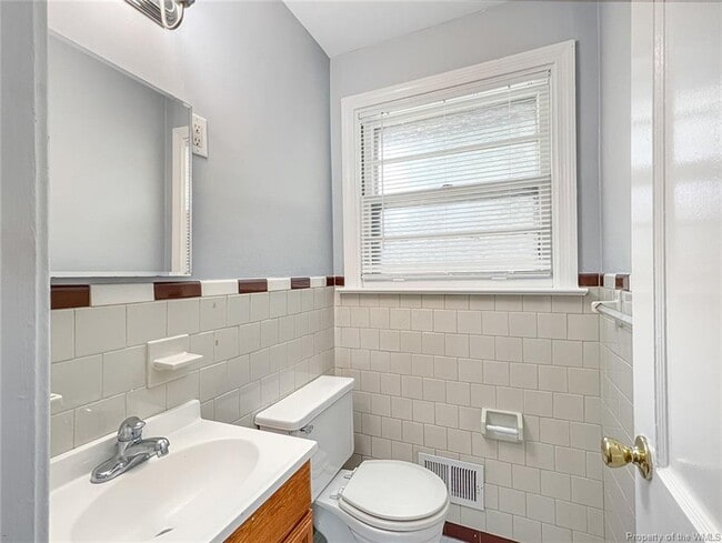 Building Photo - 703 Maupin Pl