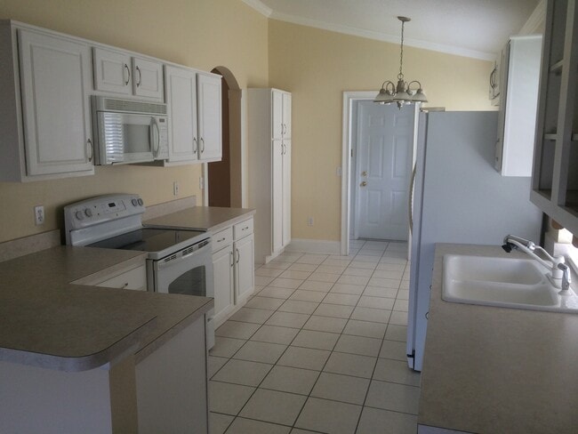 Building Photo - 3 Bedroom/2 Bathroom Beautiful Home in Kis...