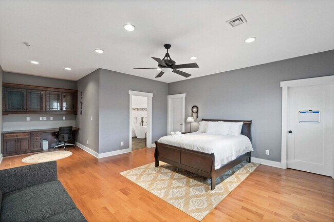 Building Photo - 209 Windmeade Cir