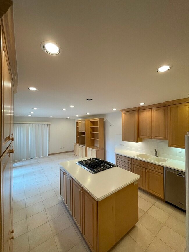 Building Photo - 1119 Deerfield Rd