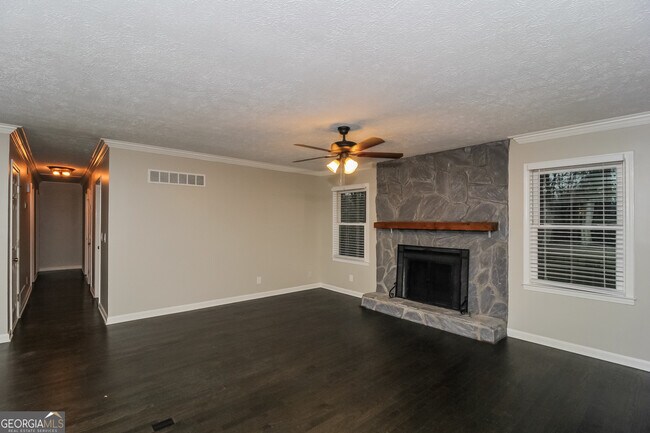 Building Photo - 715 Jett Rd