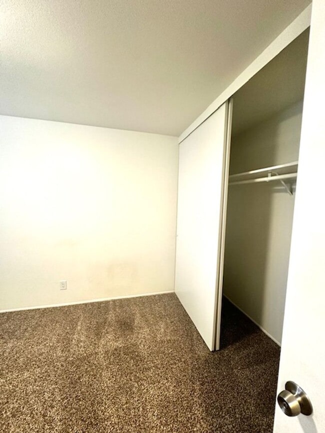 Building Photo - One Bedroom Apartment, Downtown Ventura