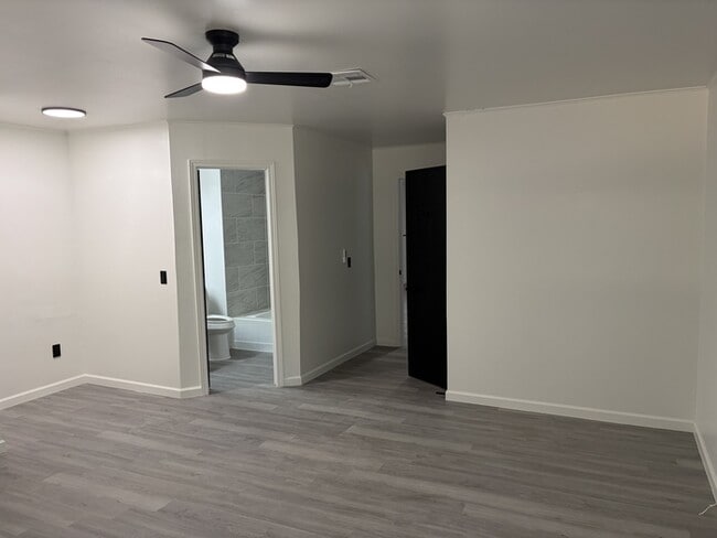 Building Photo - 1417 Oxford Way