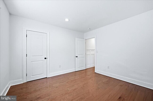 Building Photo - 17 Lizbeth Ln