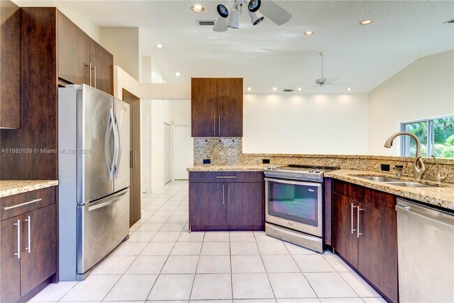Building Photo - 1501 SW 149th Ave