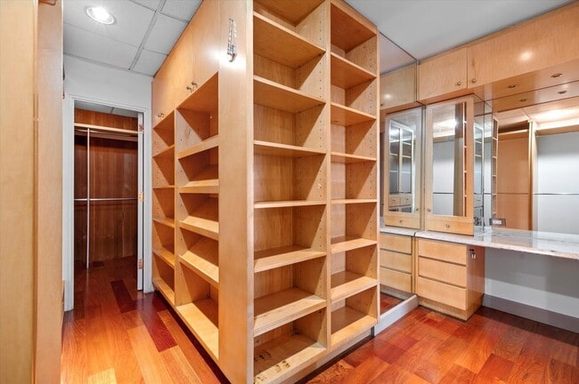 Building Photo - Palis Blv