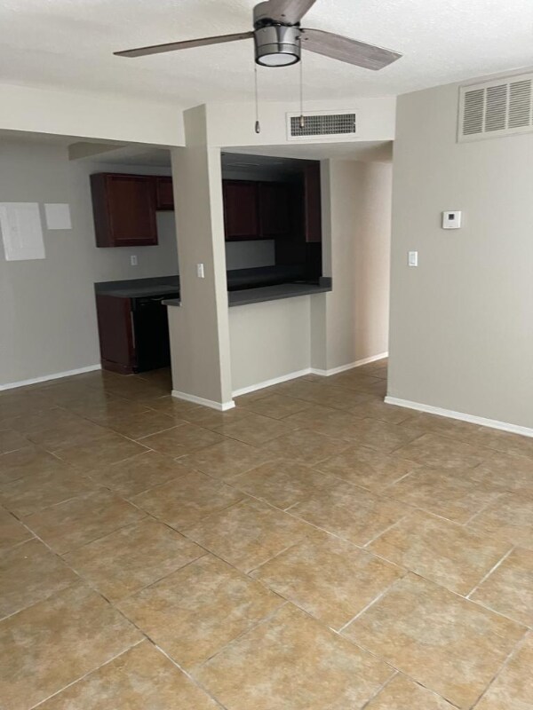 Building Photo - 424 E Brown Rd