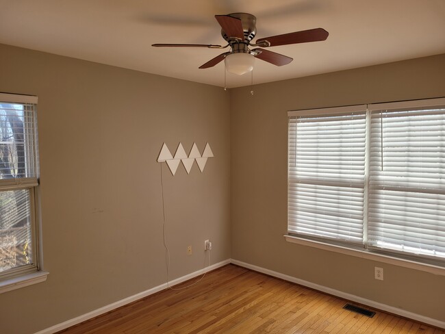 Building Photo - 512 Pimlico Way