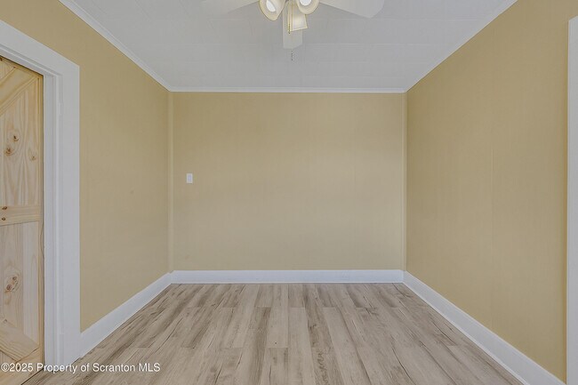 Building Photo - 864 S Main St