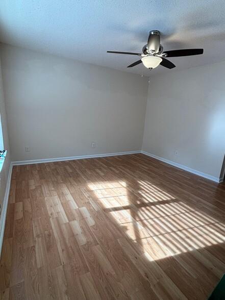 Building Photo - 1715 Crystal Lake Dr