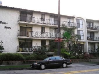 Building Photo - 100 N Doheny Dr