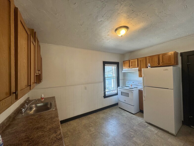 Building Photo - 53 Hinckley St