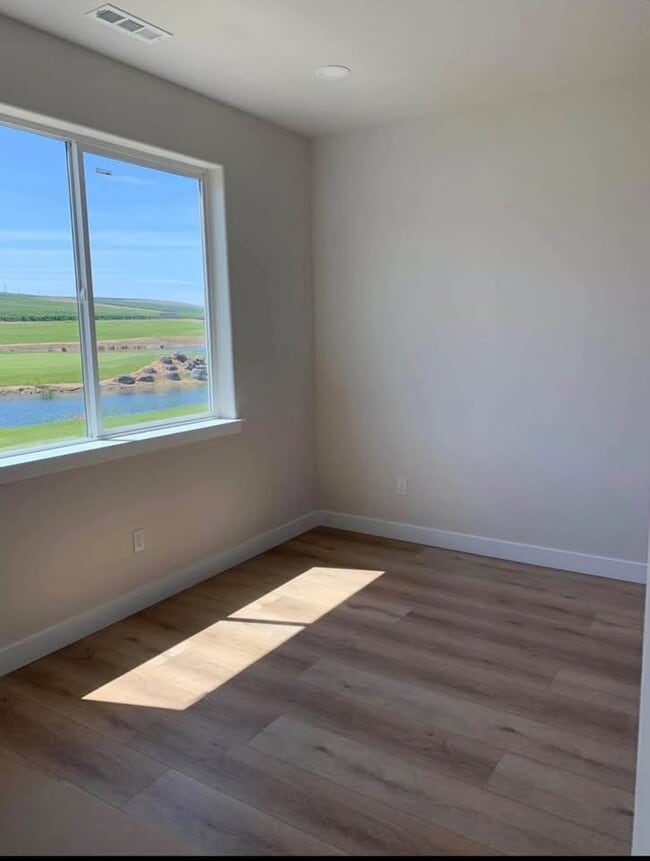 Building Photo - 6549 WA-262