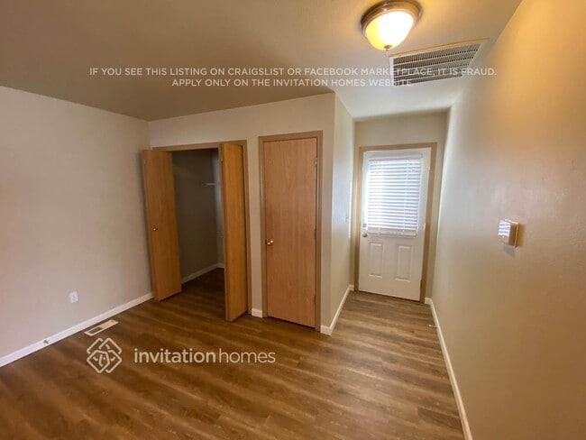 Building Photo - 17902 Panorama Blvd E