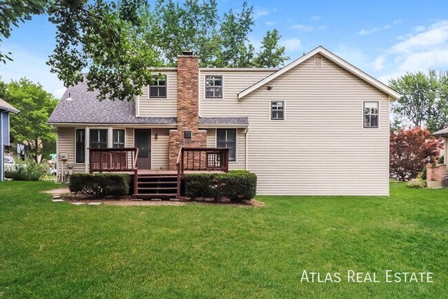 Building Photo - 408 NE Noeleen Ln