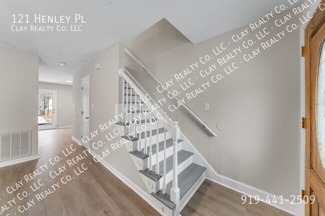 Building Photo - 121 Henley Pl