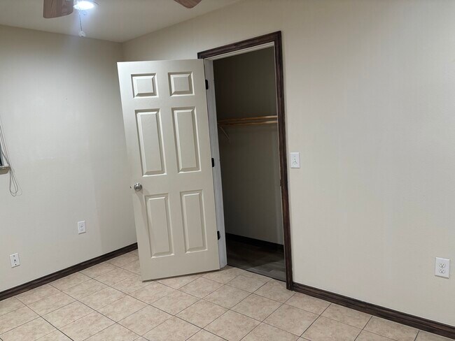 Building Photo - 609 Fay Blvd