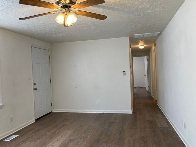 Building Photo - ALL Brick ** 1-level ** Corner Lot