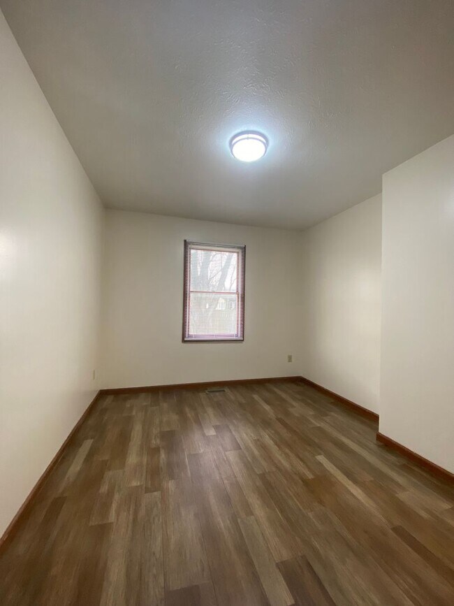 Building Photo - 1007 Zollinger Rd