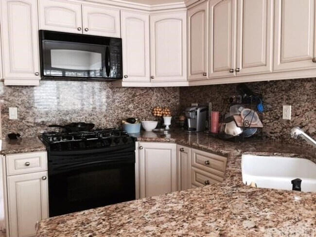 Building Photo - 7037 Paseo Encantada