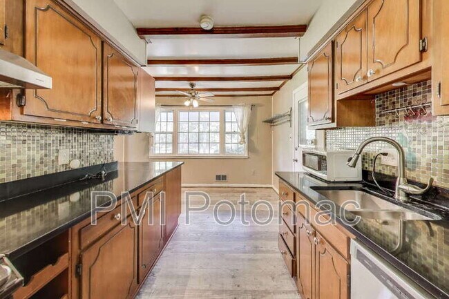 Building Photo - 5406 Parkvale Terrace