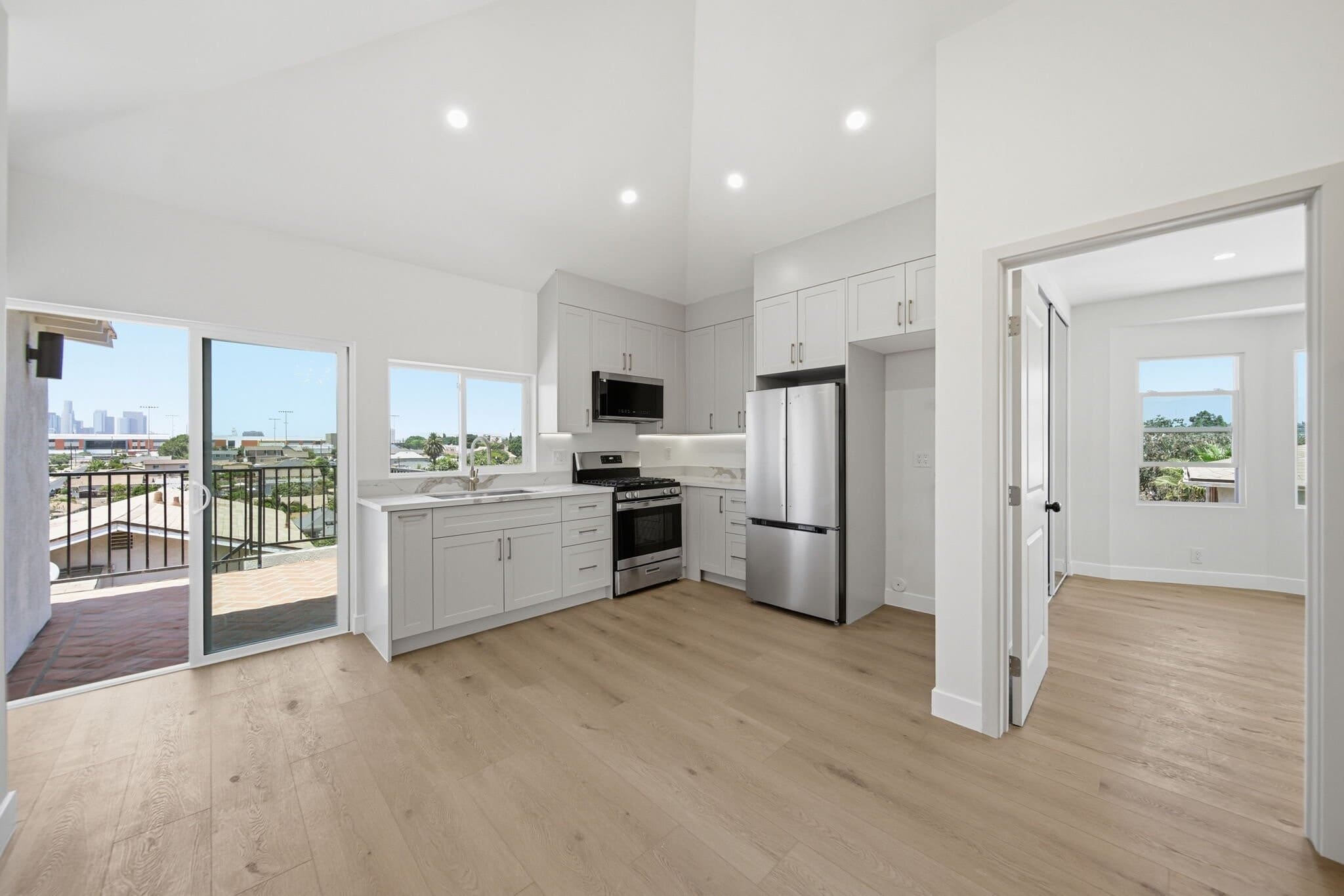 Building Photo - 439 S Evergreen Ave