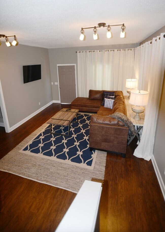 Building Photo - 1626 17th Ave E