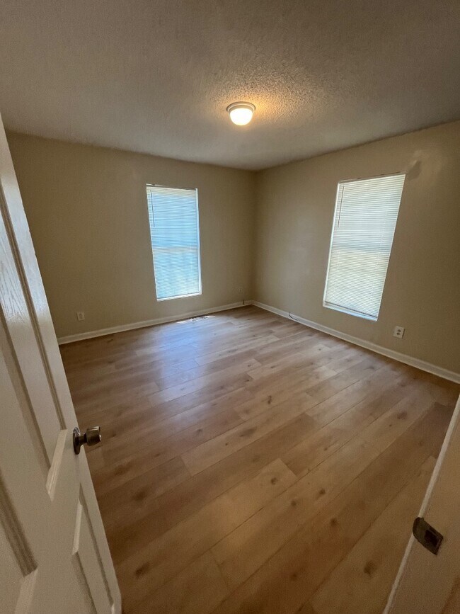 Building Photo - 6718 Rockwell Blvd W