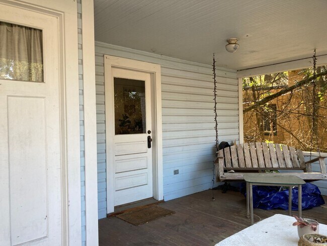 Building Photo - Beautiful, Large 3 Bedroom House Steps fro...