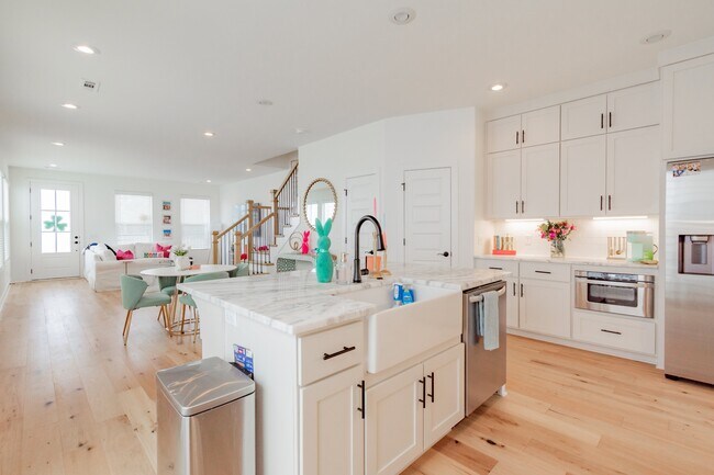 Building Photo - 2107 Parnell Dr