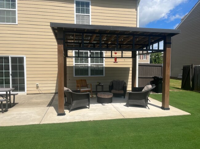 Building Photo - Spacious 3/2.5 Home in Simpsonville!