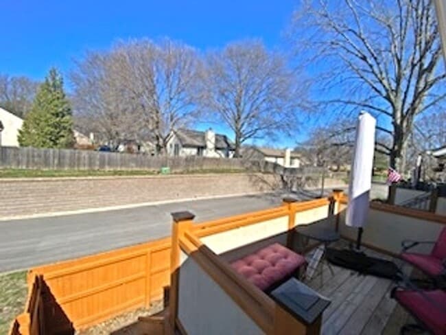 Building Photo - 3 Level Townhome w/ attached Garage - Fill Out an Application Today!!!
