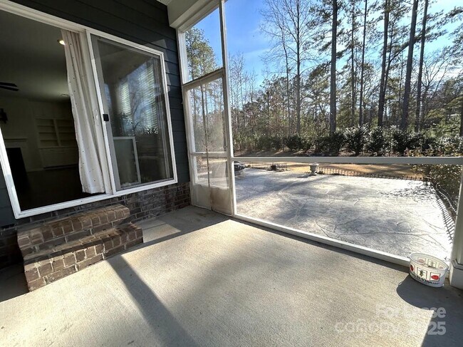 Building Photo - 1004 Whipcord Dr